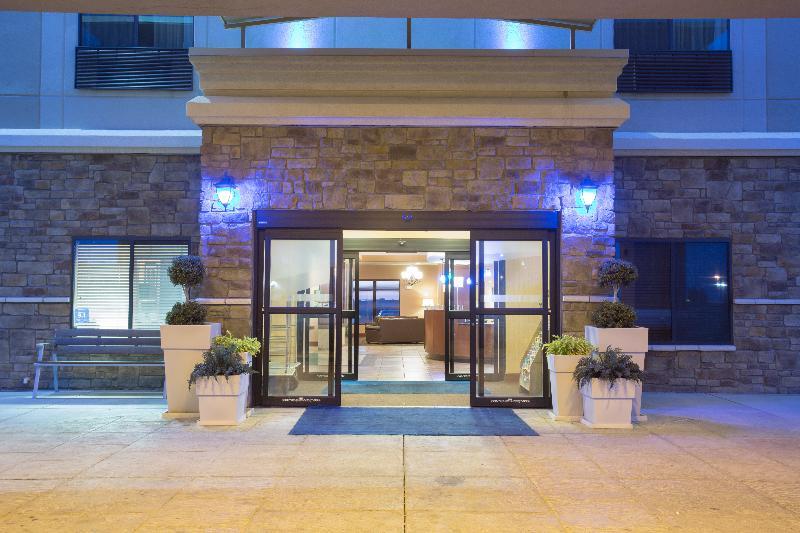 Holiday Inn Express & Suites Pueblo By Ihg Extérieur photo