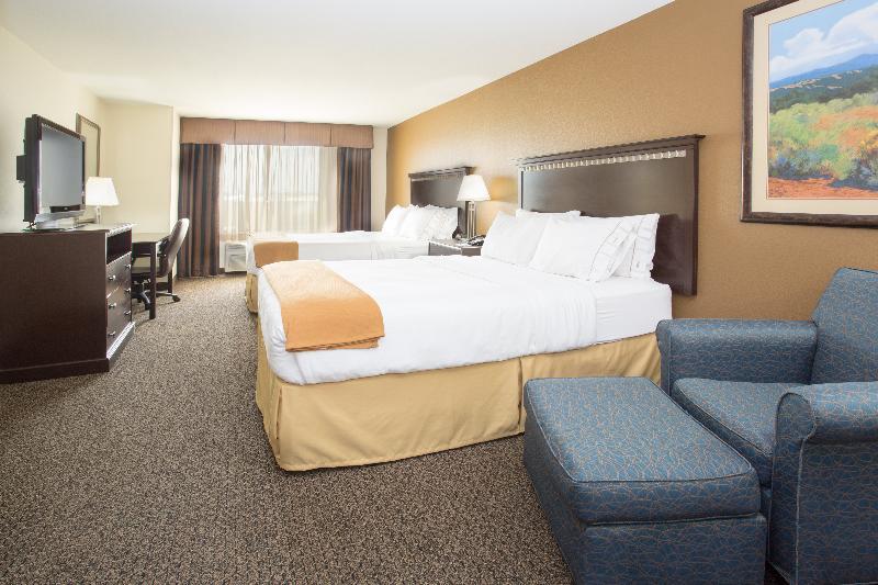 Holiday Inn Express & Suites Pueblo By Ihg Extérieur photo